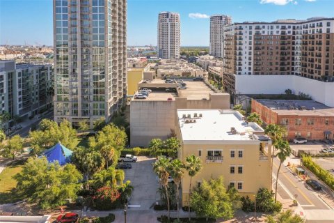 Propiedad comercial en alquiler en Tampa, Florida, 557.41 m2 № 1196903 - foto 7