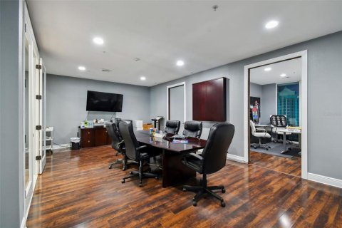 Propiedad comercial en alquiler en Tampa, Florida, 557.41 m2 № 1196903 - foto 19