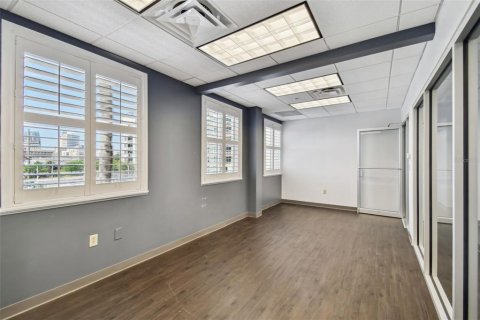 Propiedad comercial en alquiler en Tampa, Florida, 557.41 m2 № 1196903 - foto 26