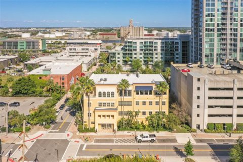 Propiedad comercial en alquiler en Tampa, Florida, 557.41 m2 № 1196903 - foto 3