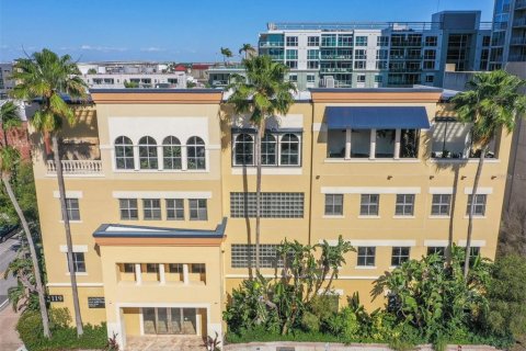 Propiedad comercial en alquiler en Tampa, Florida, 557.41 m2 № 1196903 - foto 1