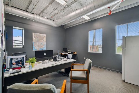 Propiedad comercial en alquiler en Tampa, Florida, 557.41 m2 № 1196903 - foto 22