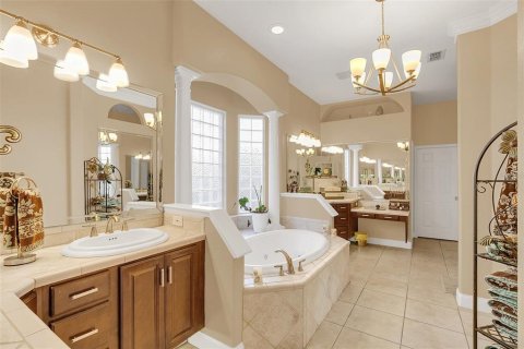House in Orlando, Florida 4 bedrooms, 361.39 sq.m. № 1733795 - photo 18