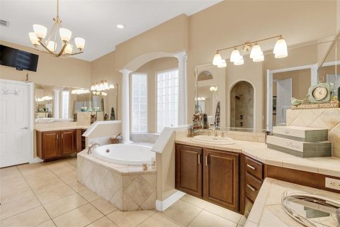 House in Orlando, Florida 4 bedrooms, 361.39 sq.m. № 1733795 - photo 17