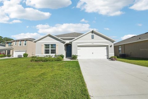 House in Tavares, Florida 4 bedrooms, 171.5 sq.m. № 1583876 - photo 1