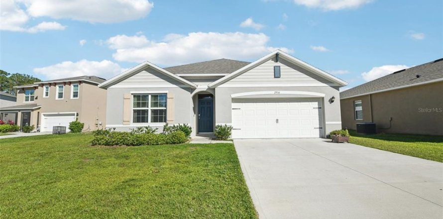 House in Tavares, Florida 4 bedrooms, 171.5 sq.m. № 1583876