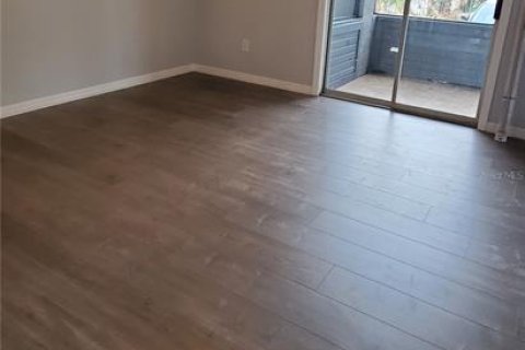 Condo in Saint Petersburg, Florida, 1 bedroom № 2214250 - photo 10