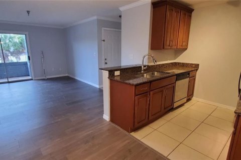 Condo in Saint Petersburg, Florida, 1 bedroom № 2214250 - photo 3