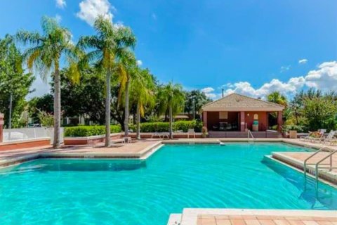 Condo in Saint Petersburg, Florida, 1 bedroom № 2214250 - photo 18