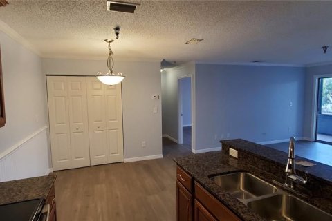 Condo in Saint Petersburg, Florida, 1 bedroom № 2214250 - photo 6