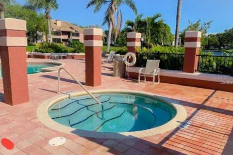 Condo in Saint Petersburg, Florida, 1 bedroom № 2214250 - photo 19