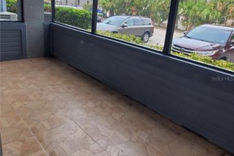 Condo in Saint Petersburg, Florida, 1 bedroom № 2214250 - photo 15