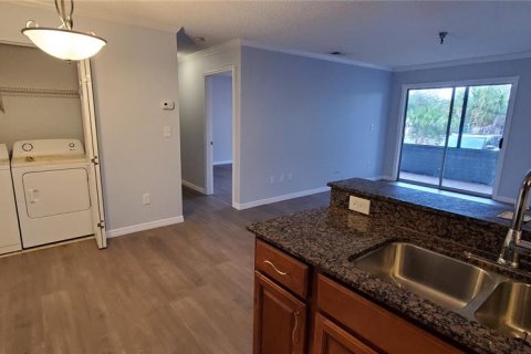 Condo in Saint Petersburg, Florida, 1 bedroom № 2214250 - photo 5