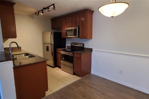 Condo in Saint Petersburg, Florida, 1 bedroom № 2214250 - photo 4