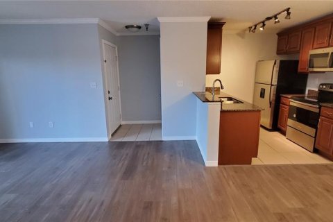 Condo in Saint Petersburg, Florida, 1 bedroom № 2214250 - photo 8