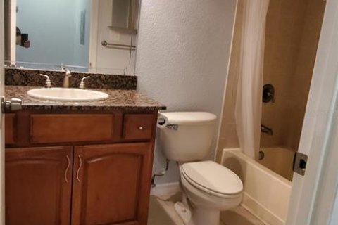 Condo in Saint Petersburg, Florida, 1 bedroom № 2214250 - photo 12