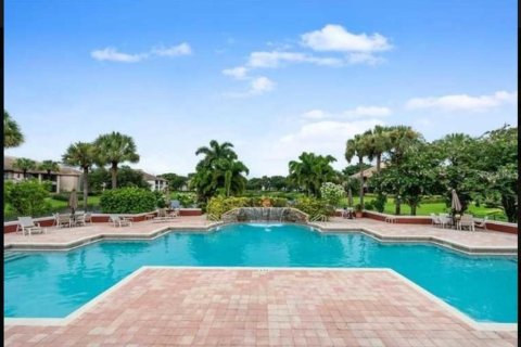 Condo in Saint Petersburg, Florida, 1 bedroom № 2214250 - photo 21