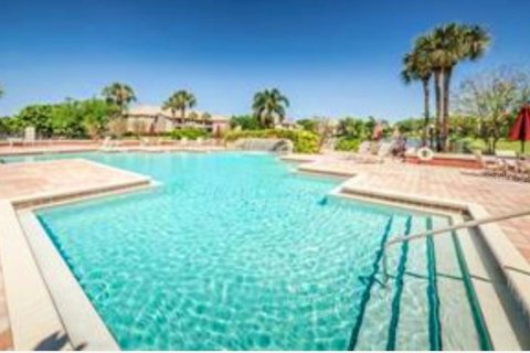 Condo in Saint Petersburg, Florida, 1 bedroom № 2214250 - photo 27
