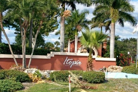 Condo in Saint Petersburg, Florida, 1 bedroom № 2214250 - photo 2