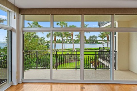 Condo in Palm Beach Shores, Florida, 3 bedrooms  № 2146996 - photo 2