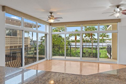 Condo in Palm Beach Shores, Florida, 3 bedrooms  № 2146996 - photo 14