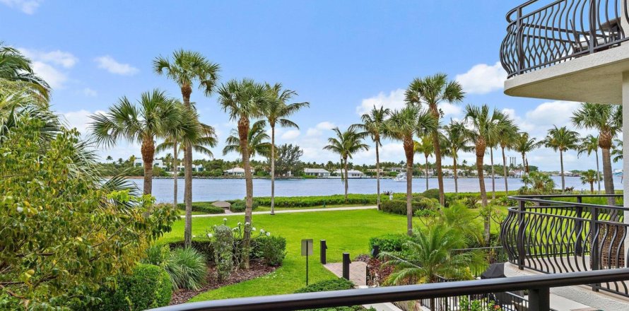 Condo in Palm Beach Shores, Florida, 3 bedrooms  № 2146996