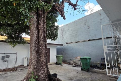 House in Miami, Florida 2 bedrooms, 120.77 sq.m. № 2042620 - photo 6