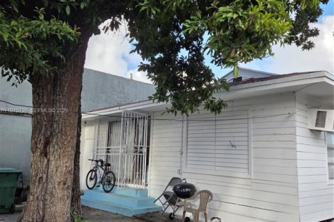 House in Miami, Florida 2 bedrooms, 120.77 sq.m. № 2042620 - photo 4