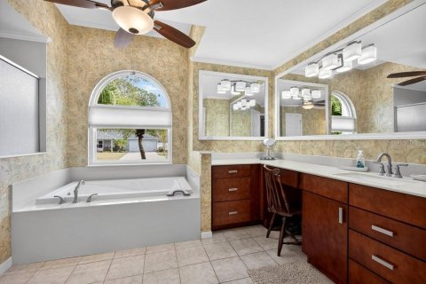 House in Palm Coast, Florida 3 bedrooms, 240.15 sq.m. № 2199309 - photo 15