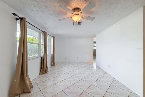 Villa ou maison à vendre à Port Richey, Floride: 3 chambres, 135.64 m2 № 2215641 - photo 6