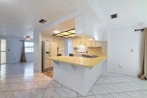 Villa ou maison à vendre à Port Richey, Floride: 3 chambres, 135.64 m2 № 2215641 - photo 12