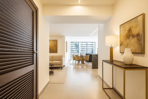 Condo in Miami, Florida, 3 bedrooms  № 1956927 - photo 2