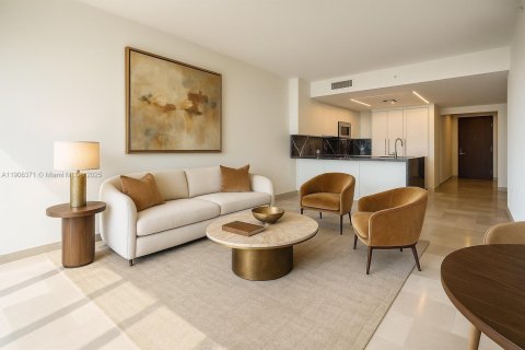 Condo in Miami, Florida, 3 bedrooms  № 1956927 - photo 1