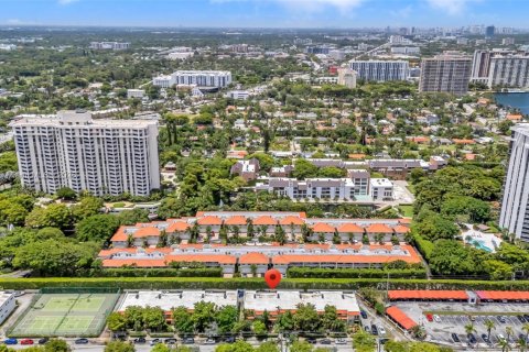 Townhouse in Miami Shores, Florida 2 bedrooms, 140 sq.m. № 1807099 - photo 4