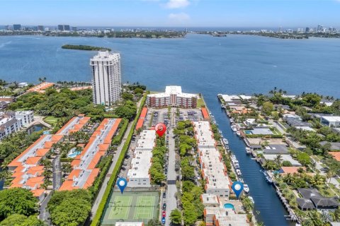 Townhouse in Miami Shores, Florida 2 bedrooms, 140 sq.m. № 1807099 - photo 5