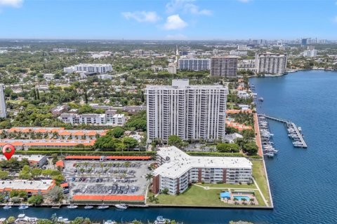 Townhouse in Miami Shores, Florida 2 bedrooms, 140 sq.m. № 1807099 - photo 9