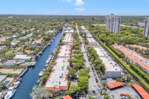 Townhouse in Miami Shores, Florida 2 bedrooms, 140 sq.m. № 1807099 - photo 19