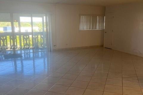 Condo in Miami, Florida, 3 bedrooms  № 1863234 - photo 11