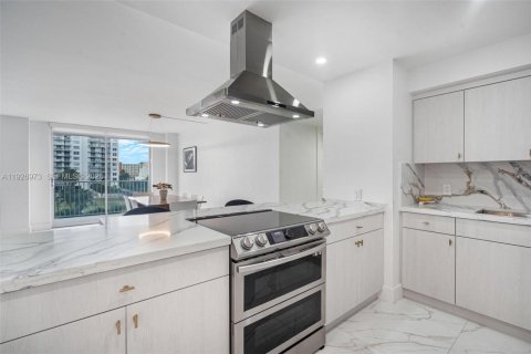 Condo in Aventura, Florida, 2 bedrooms  № 2001277 - photo 7