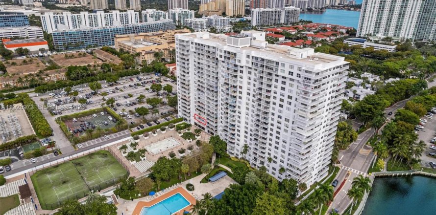 Condo in Aventura, Florida, 2 bedrooms  № 2001277