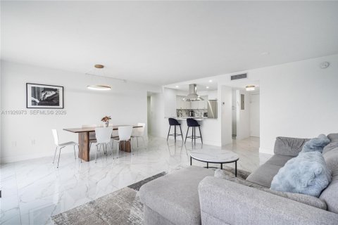 Condo in Aventura, Florida, 2 bedrooms  № 2001277 - photo 5