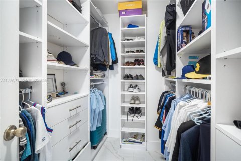 Condo in Aventura, Florida, 2 bedrooms  № 2001277 - photo 16