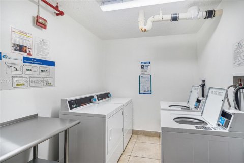 Condo in Aventura, Florida, 2 bedrooms  № 2001277 - photo 22