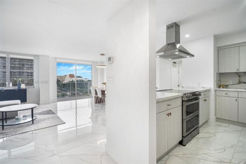 Condo in Aventura, Florida, 2 bedrooms  № 2001277 - photo 8