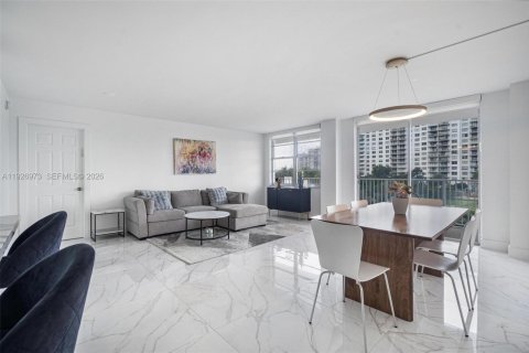 Condo in Aventura, Florida, 2 bedrooms  № 2001277 - photo 4
