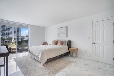 Condo in Aventura, Florida, 2 bedrooms  № 2001277 - photo 10