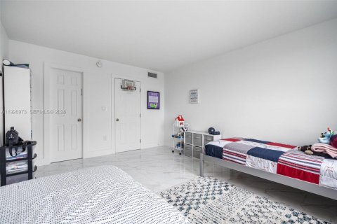 Condo in Aventura, Florida, 2 bedrooms  № 2001277 - photo 15