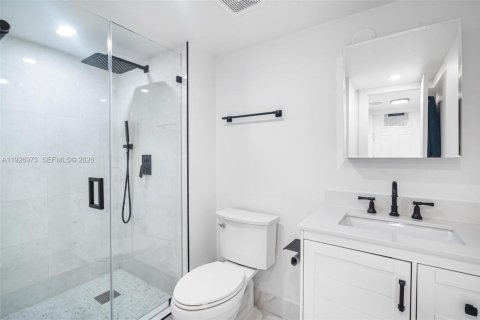 Condo in Aventura, Florida, 2 bedrooms  № 2001277 - photo 17