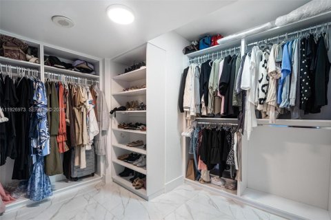 Condo in Aventura, Florida, 2 bedrooms  № 2001277 - photo 12