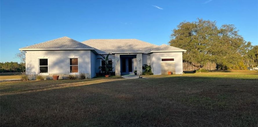 House in Clermont, Florida 4 bedrooms, 212.47 sq.m. № 1734005